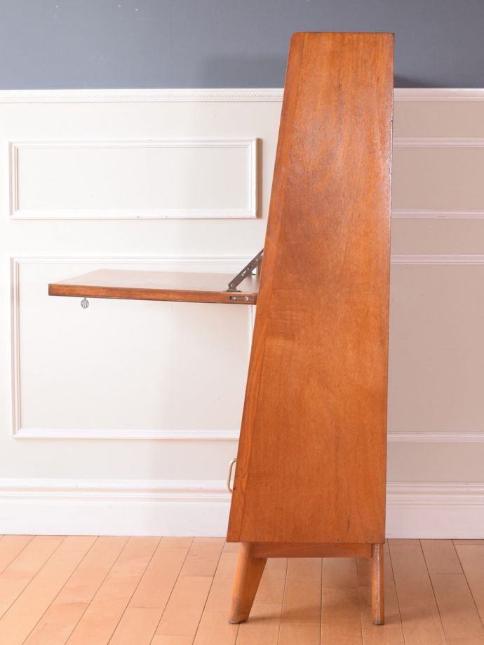 サイドボードの側面