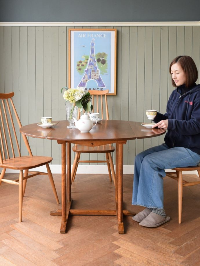 アーコールの伸長式テーブル