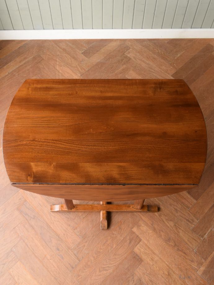ビンテージの伸長式テーブルの天板
