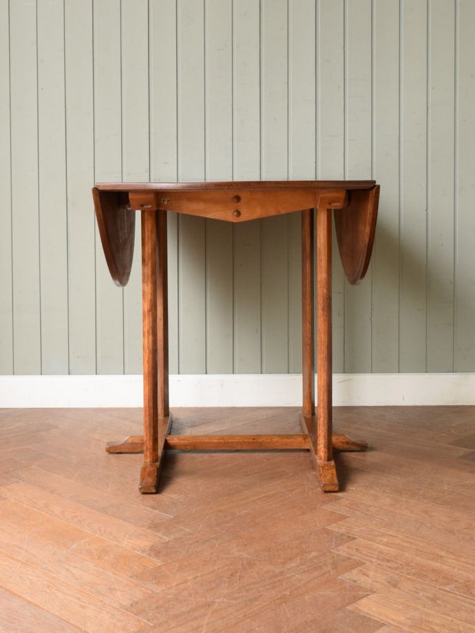 アーコールのバタフライテーブル