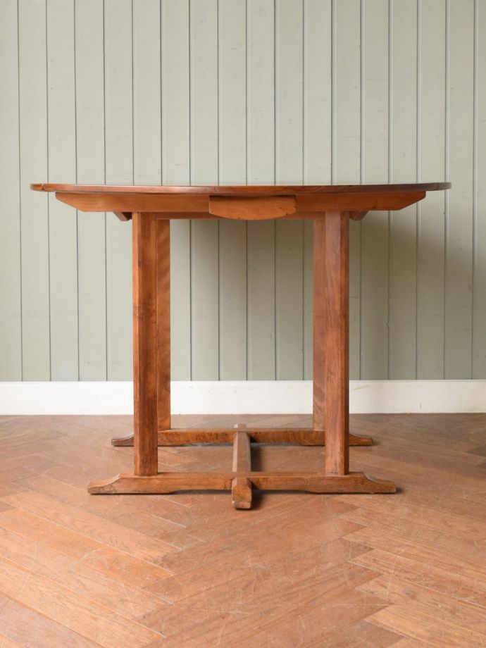 ERCOLのテーブルの側面