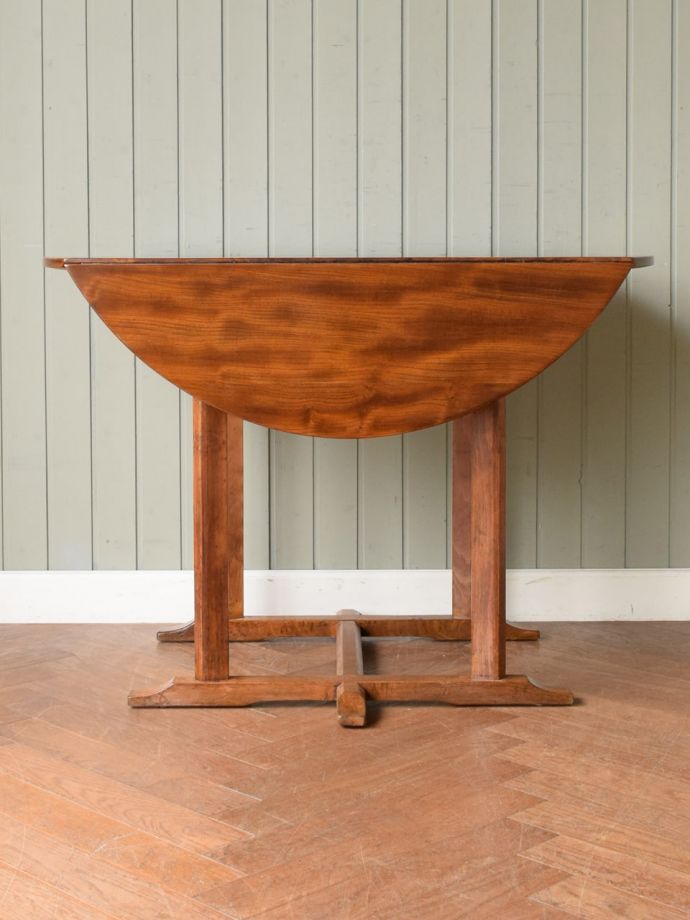 折り畳み式テーブルの側面