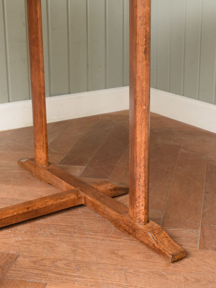 アーコールのテーブルの脚