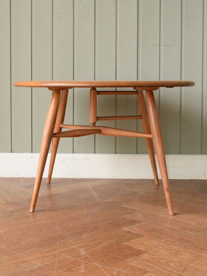 伸長式のコーヒーテーブル