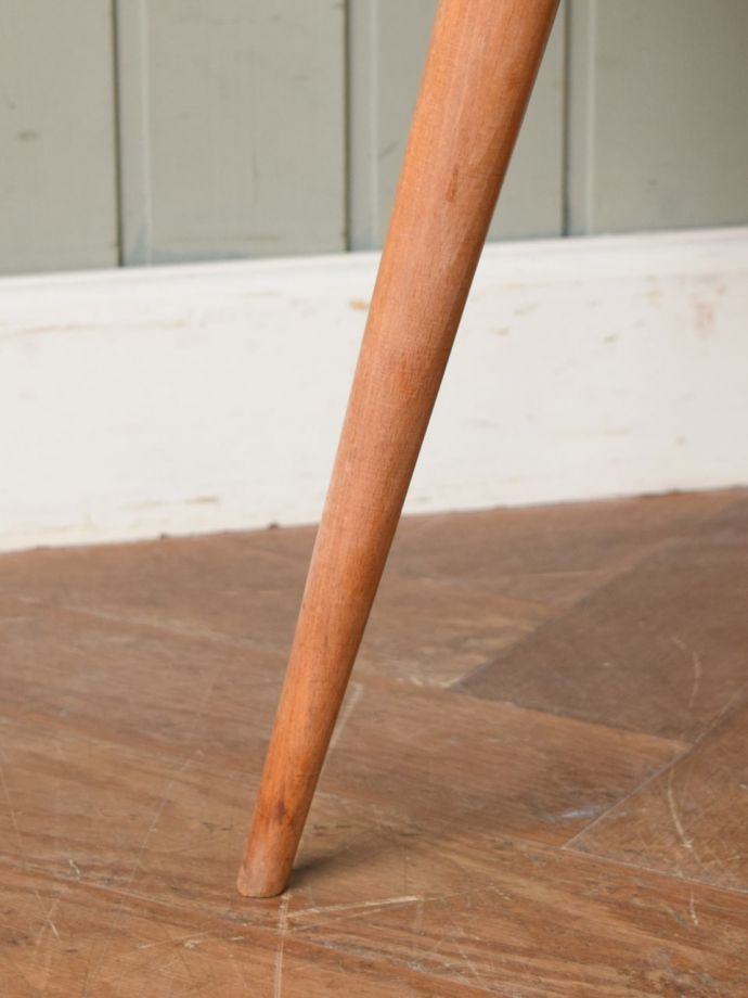 アーコールのテーブルの脚