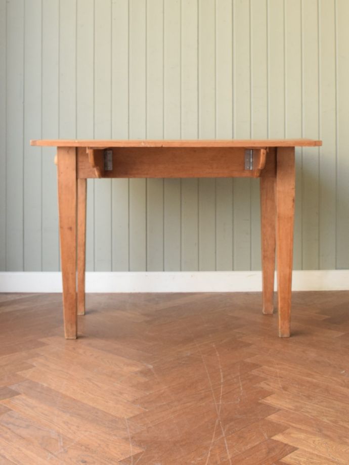 折り畳み式テーブルの側面