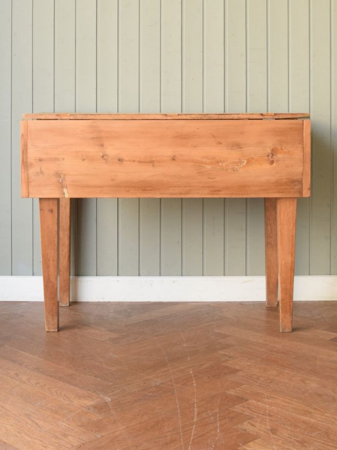 折り畳み式テーブルの反対側