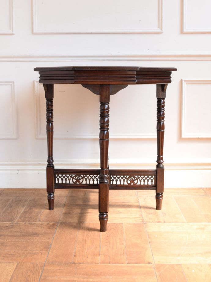 オケージョナルテーブルの側面