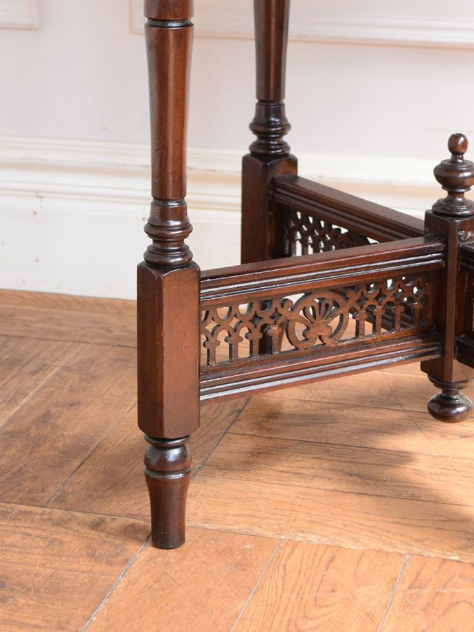 アンティーク家具の脚