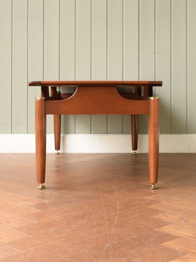 G-プランの家具の側面