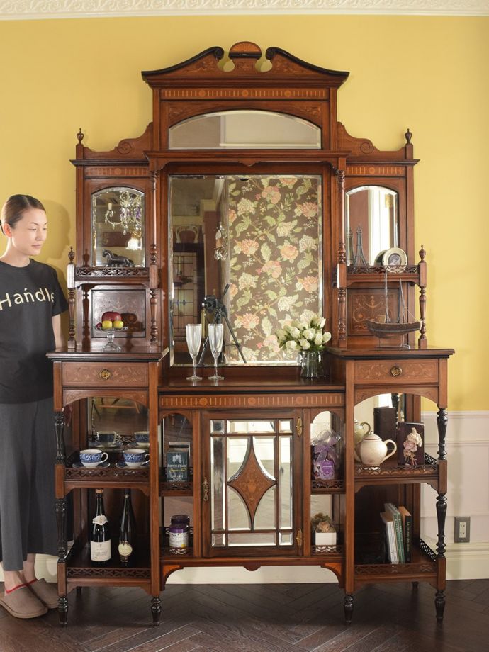 アンティークのパーラーキャビネット