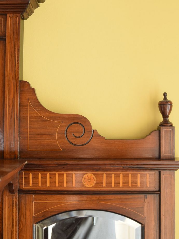 アンティーク家具の装飾