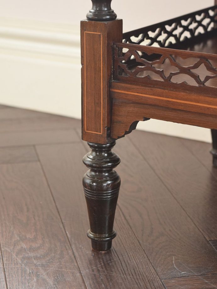 アンティーク家具の脚