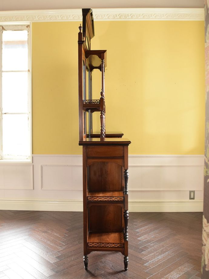 キャビネットの側面