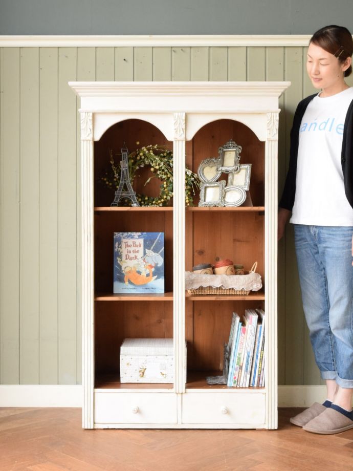 フランスのおしゃれなアンティークのシェルフ