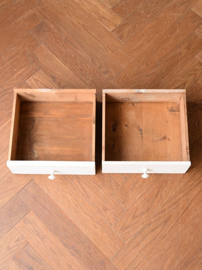 アンティークシェルフの引き出し