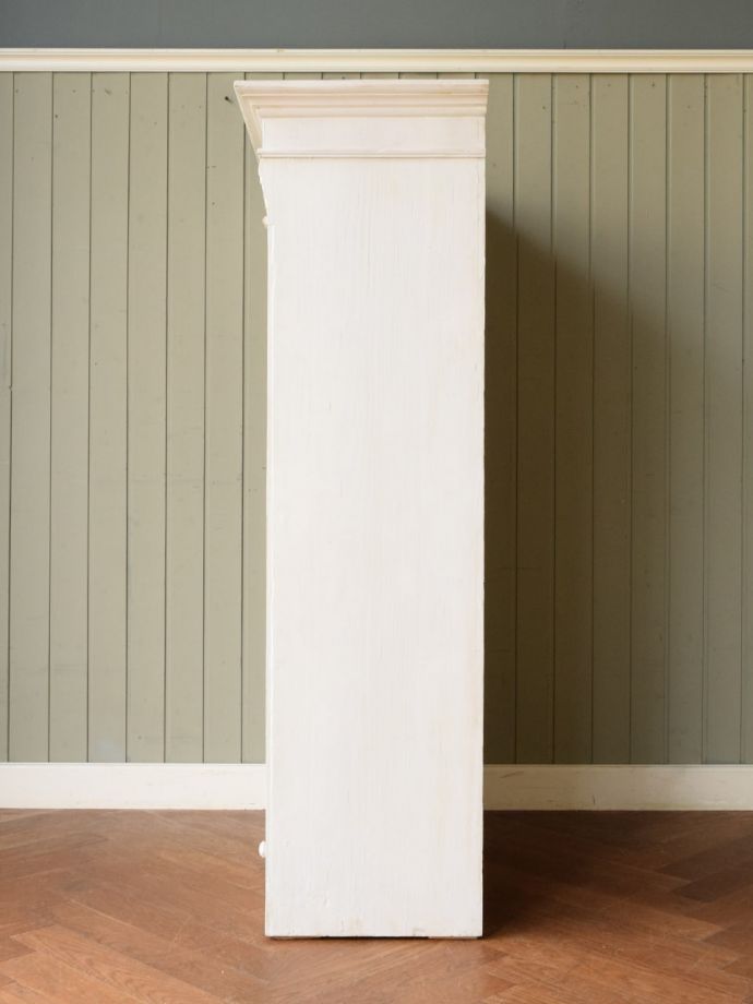 シェルフの横顔