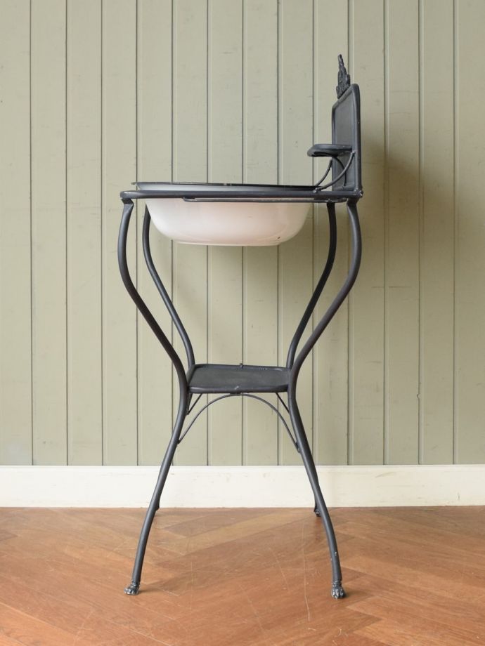 ウォッシュスタンドの側面