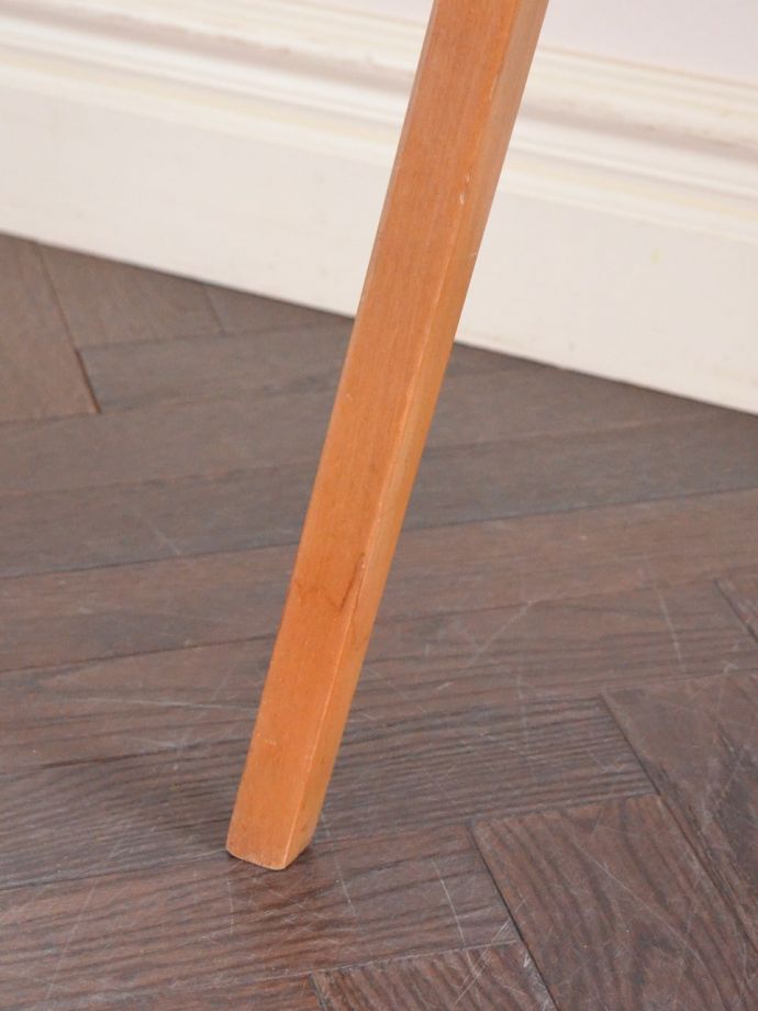 アーコールのテーブルの脚