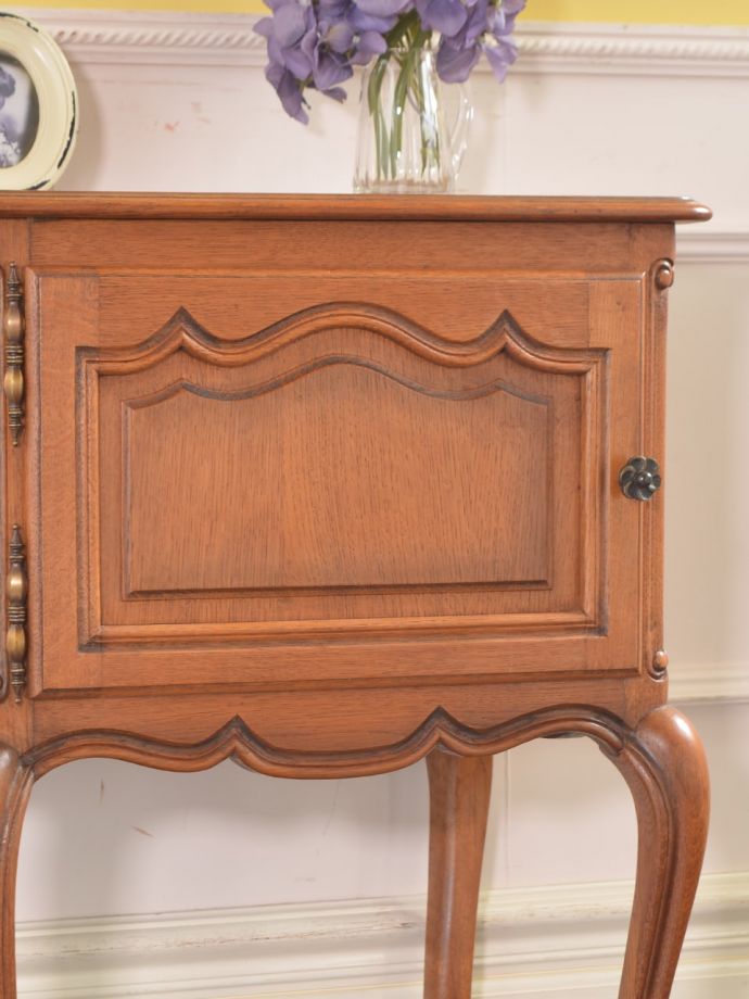 フランスのアンティークらしい美しい彫