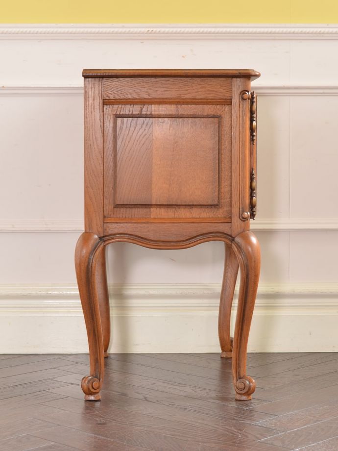 サイドキャビネットの側面