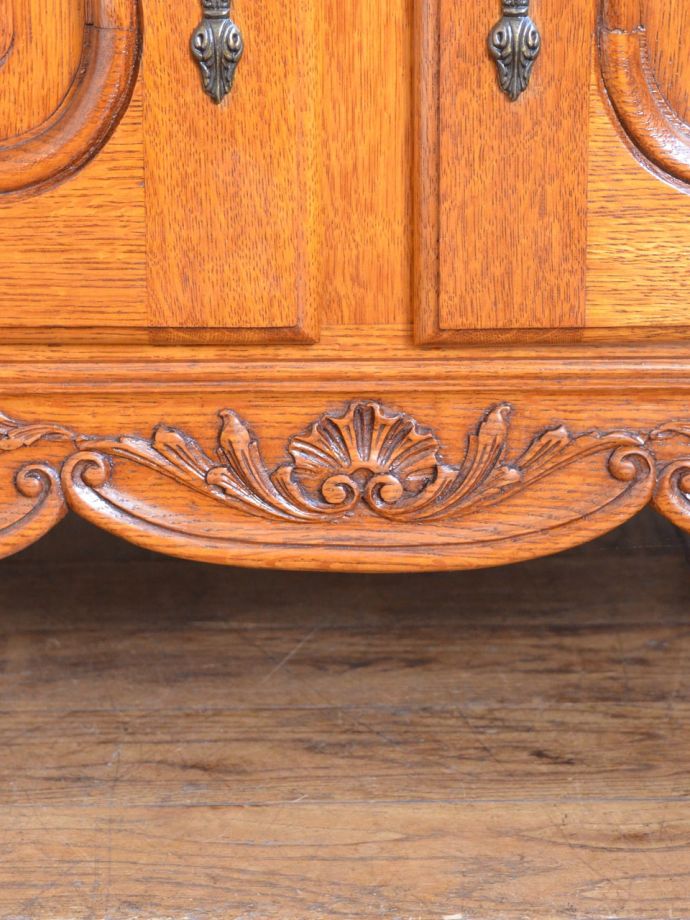 フランスキャビネットの彫