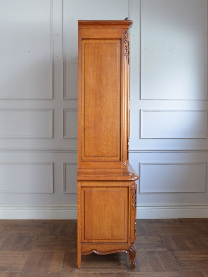 キャビネットの側面