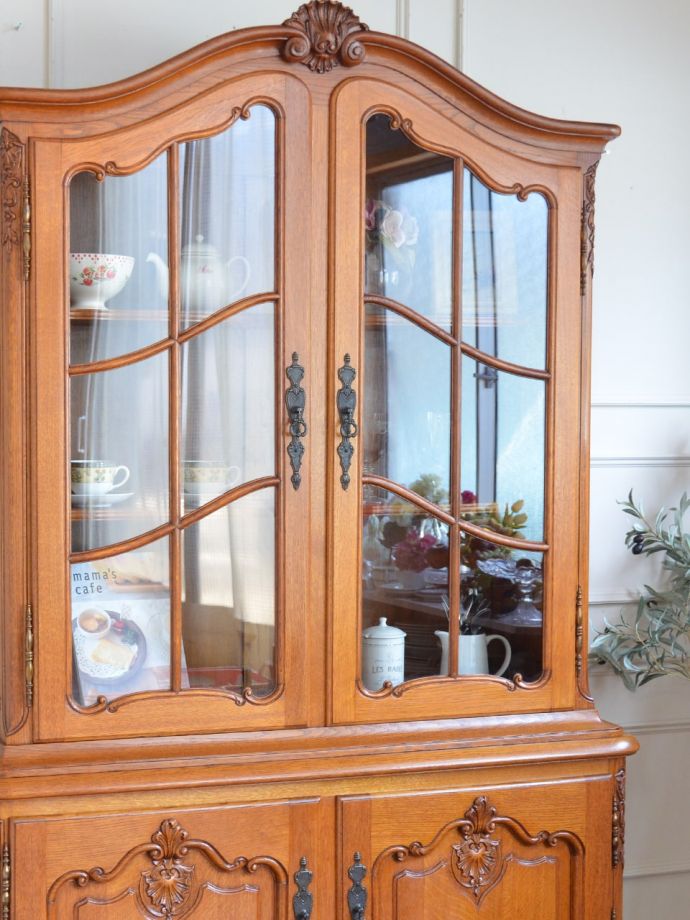 フランスのアンティークらしい美しい彫