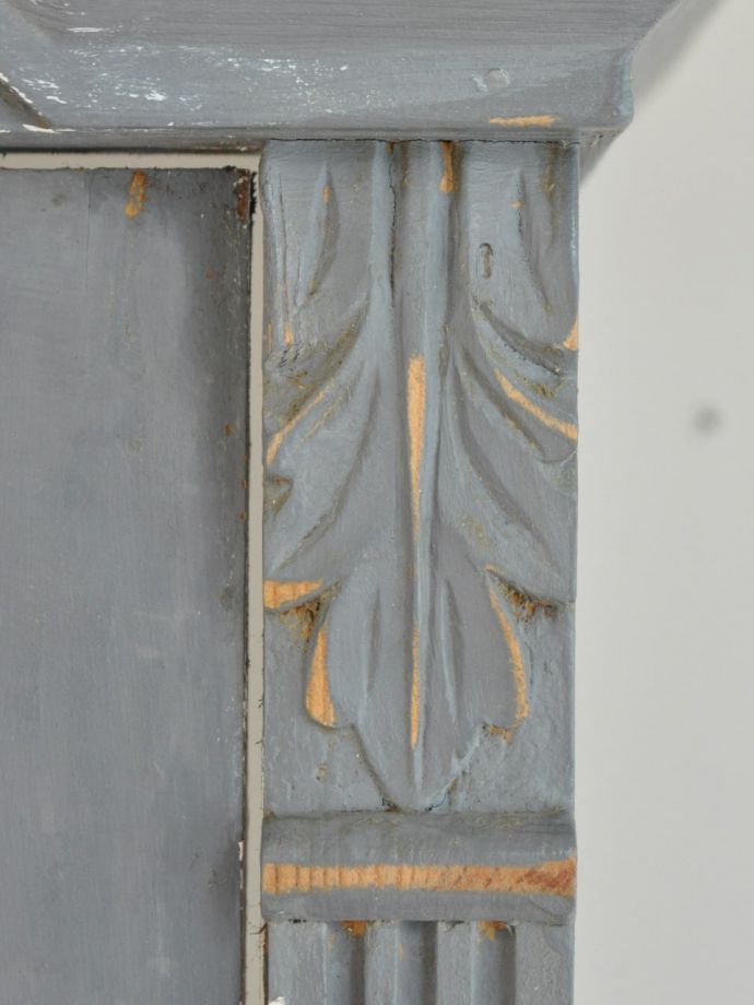 アンティーク家具らしい装飾