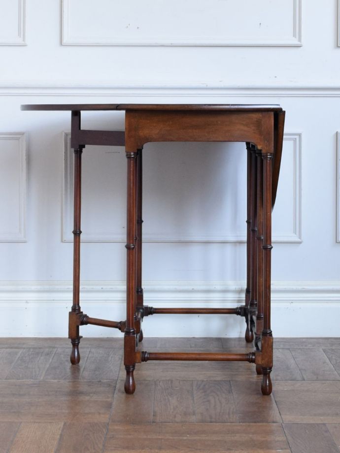 3サイズで楽しめる折り畳みテーブル