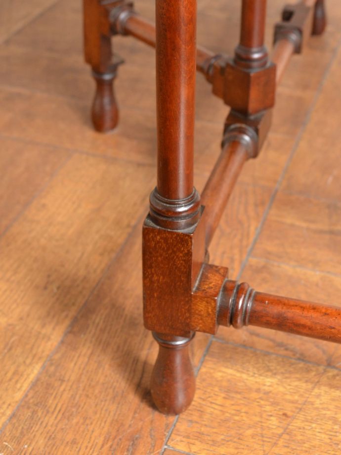 ゲートレッグテーブルの脚