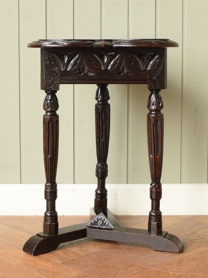 どこから見てもキレイなサイドテーブル