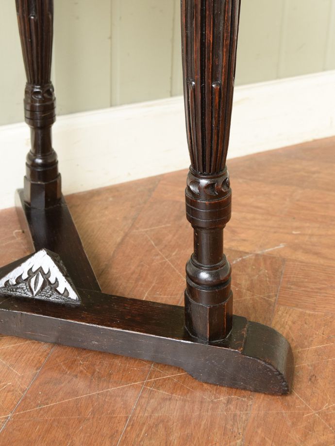 アンティークテーブルの脚