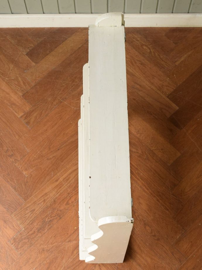 アンティークのウォールシェルフの天板