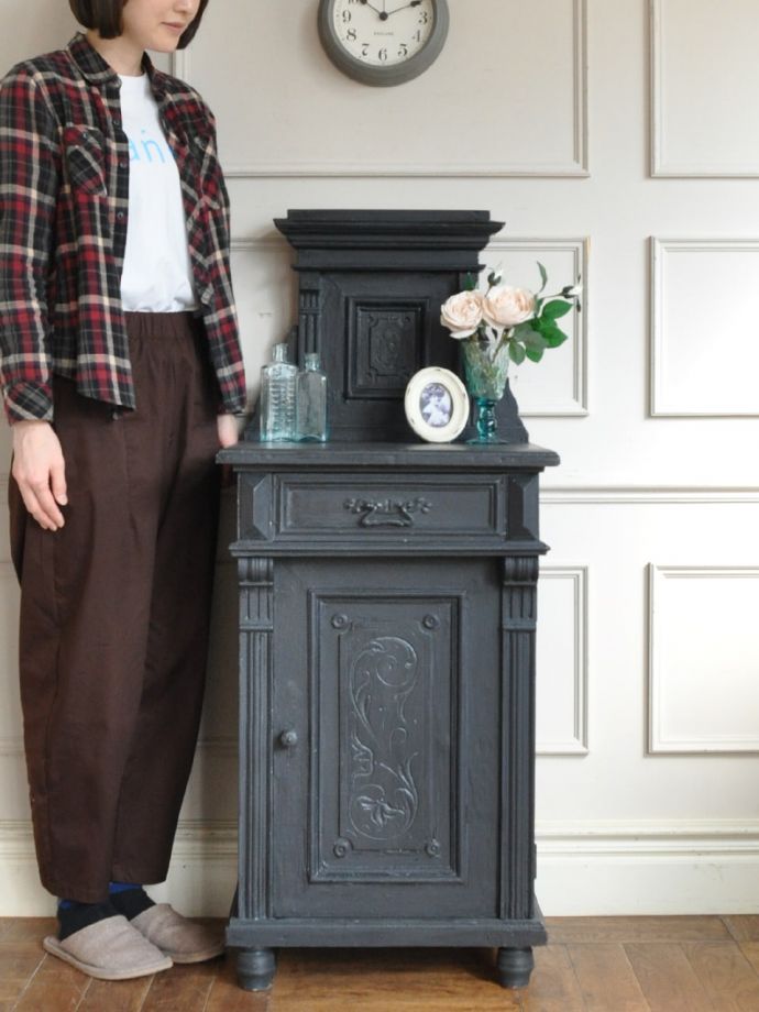 フランスのおしゃれなサイドキャビネット