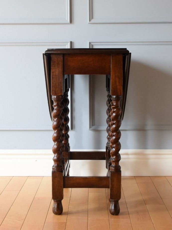 折り畳み式テーブルの側面