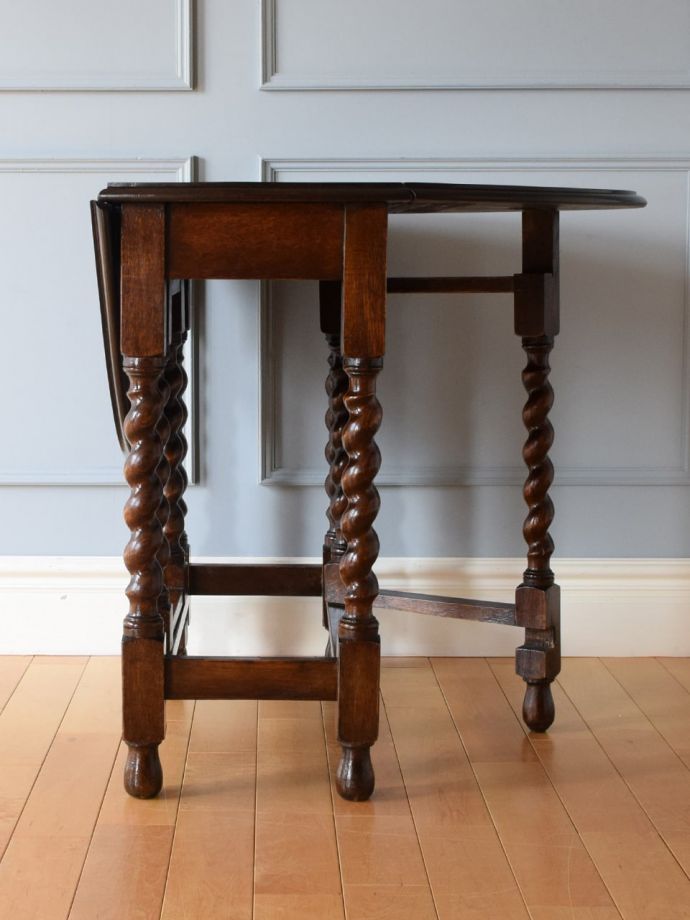 片足を開いた折り畳みテーブル