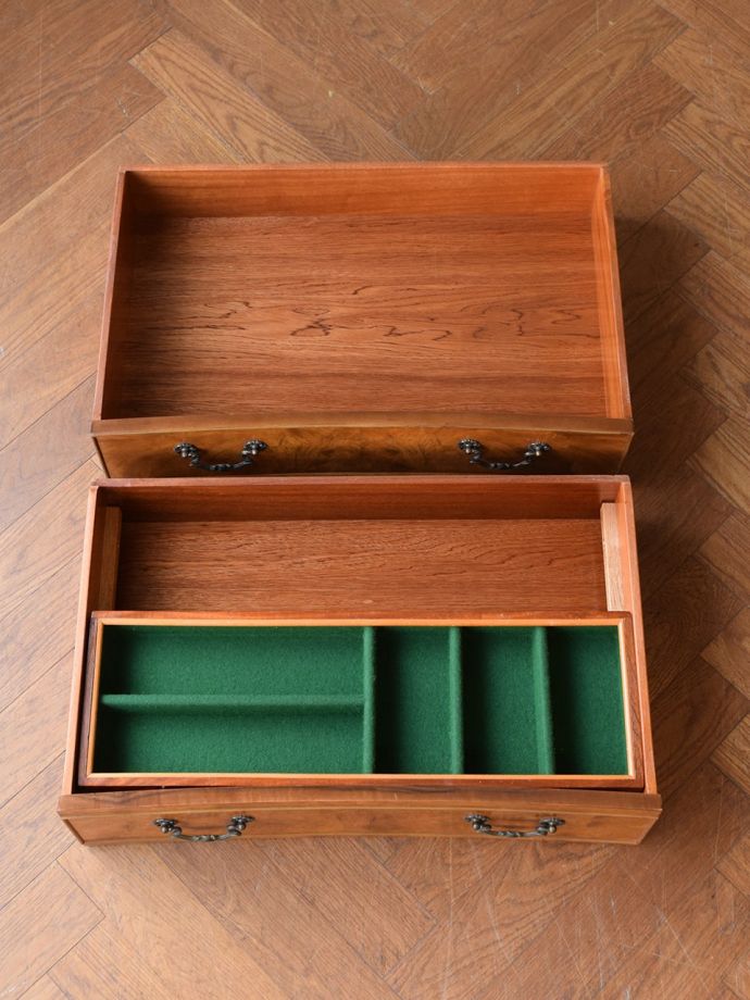 サイドボードの引き出し