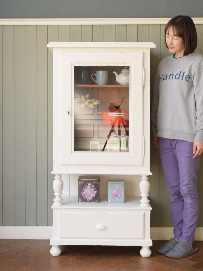 フランスのおしゃれなアンティークのキャビネット