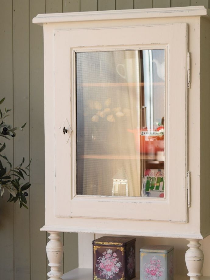 フランスらしいキャビネット