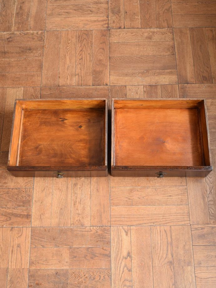 サイドボードの引き出し