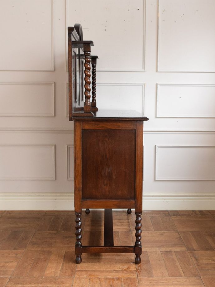 サイドボードの側面