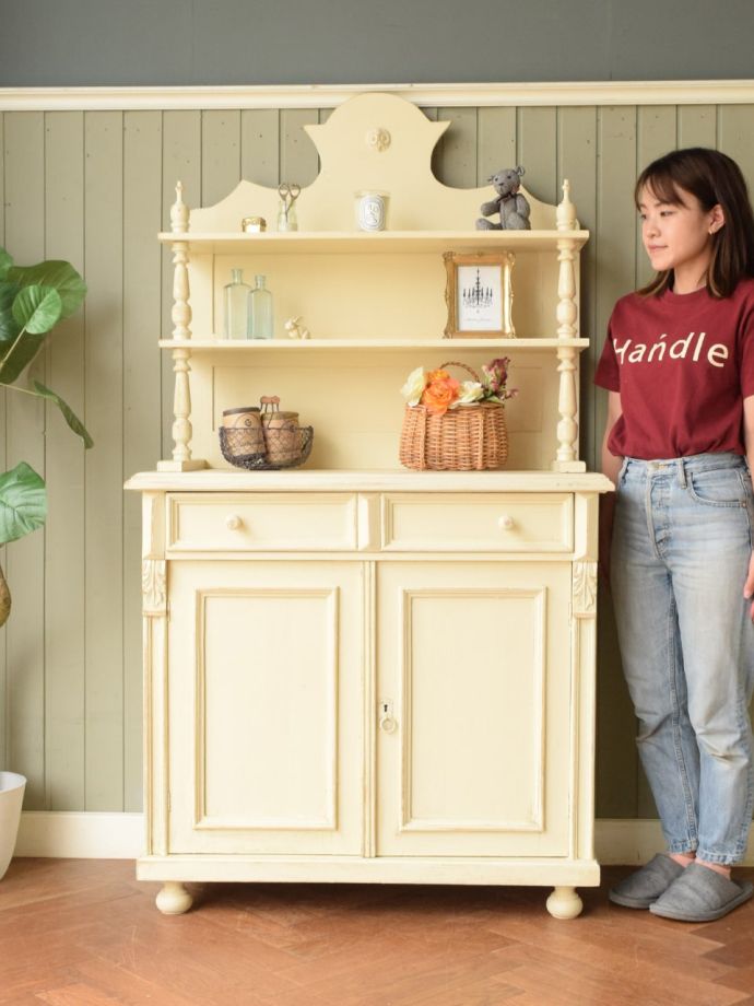 フランスのおしゃれなアンティークのドレッサー