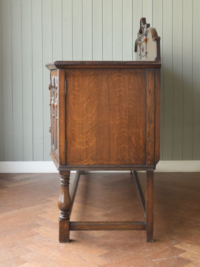 サイドボードの側面