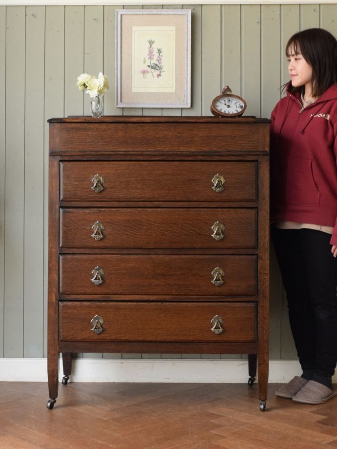 英国アンティークのチェスト