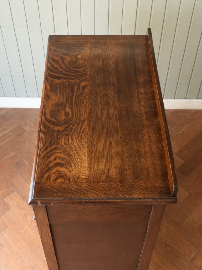 アンティークチェストの天板