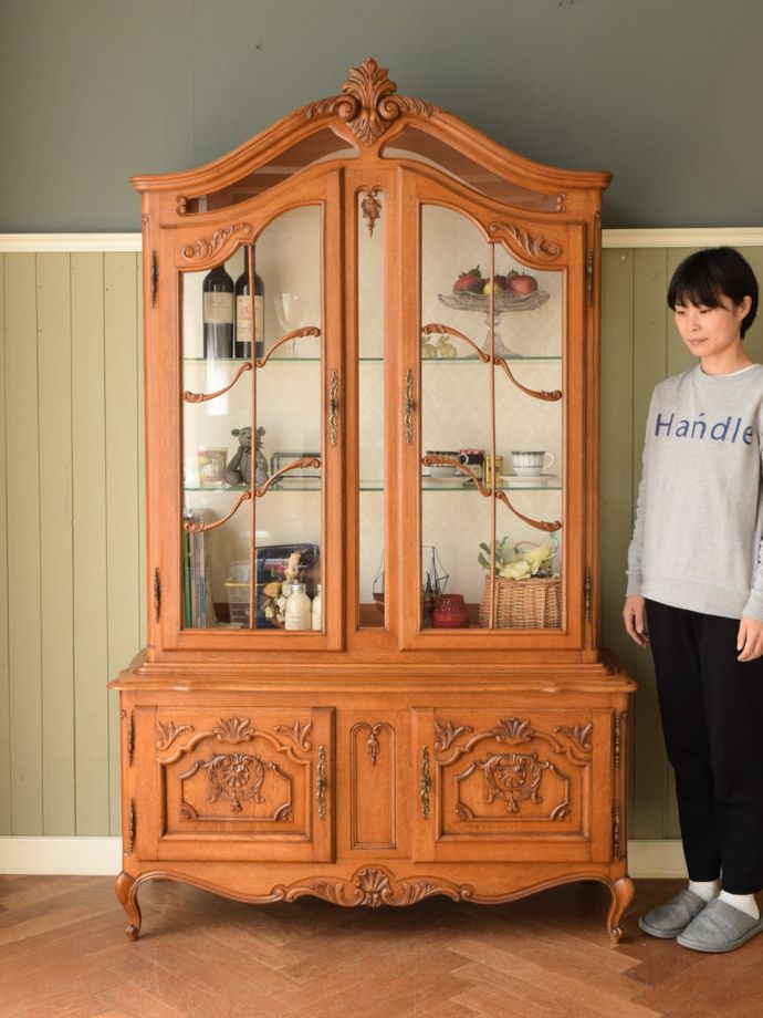 フランスの優雅なキャビネット