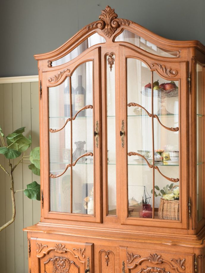 フランスのアンティークらしい美しい彫