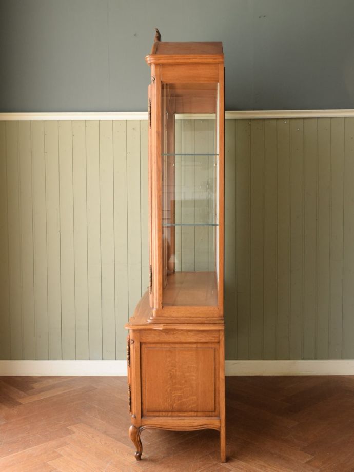 キャビネットの側面