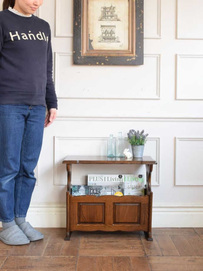 アンティークのおしゃれなマガジンラック